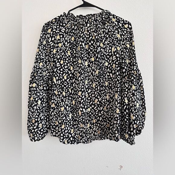 NWT Blu Pepper Bishop Tie Neck Top with Gold Design size Small - Picture 2 of 12